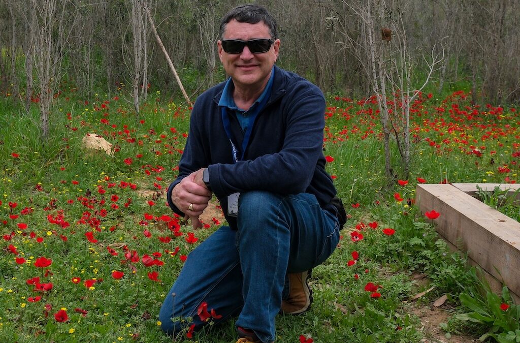 Howard Greenstein with Kalinyiot flowers